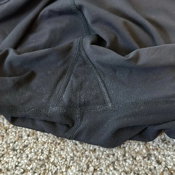 Lululemon Cropped Running Tights with reflective stripes, Size 8 - Picture 5 of 6